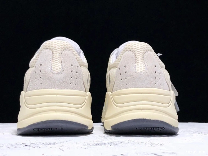 700 Yeezy Boost Adidas EG7596 Analog 0727